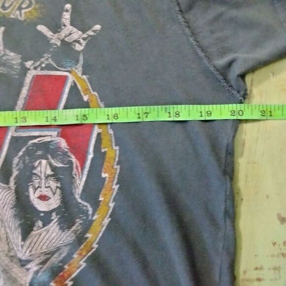 Daydreamer KISS Cropped Tee Shirt Sz L Short Sleeve Dark Gray No Size Tag - Picture 7 of 8